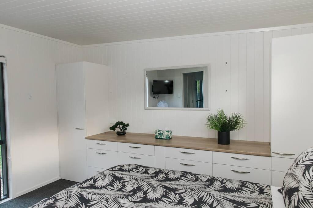 Bombay Hills Modern Retreat Auckland Exterior foto