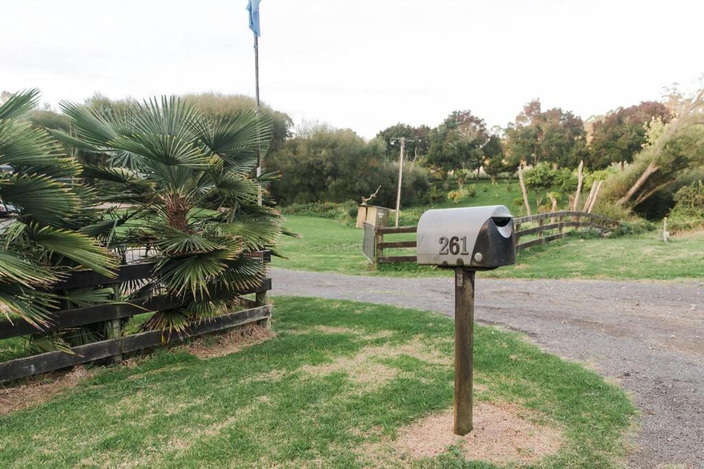 Bombay Hills Modern Retreat Auckland Exterior foto