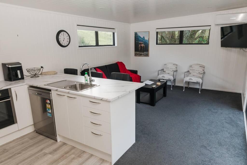 Bombay Hills Modern Retreat Auckland Exterior foto