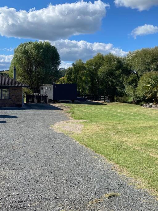 Bombay Hills Modern Retreat Auckland Exterior foto